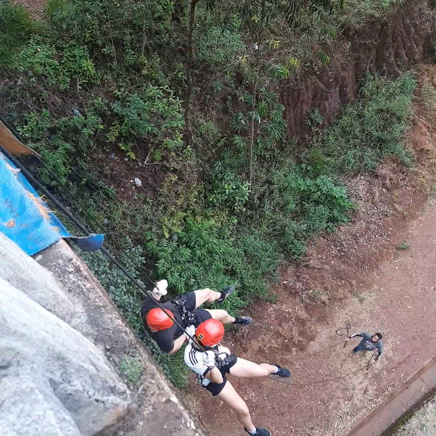 Andi und Paula Abseilen in Brasilien